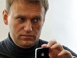 Навальный выпустит банковские карты для борьбы со взяточничеством
